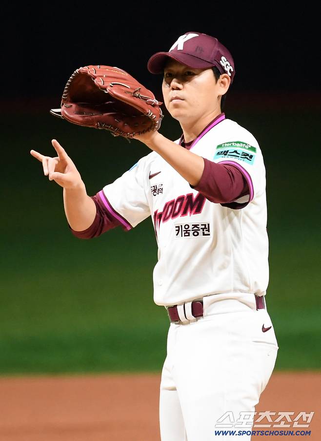 25일 서울 고척스카이돔에서 열린 키움과 삼성의 경기. 1회 마운드에 오른 키움 선발 하영민. 고척=박재만 기자 pjm@sportschosun.com/2026.044.25/