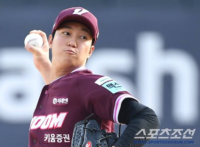 18일 수원 케이티위즈파크에서 열린 KT와 키움의 경기. 선발 투구하고 있는 키움 안우진. 수원=송정헌 기자songs@sportschosun.com/2026.04.18/