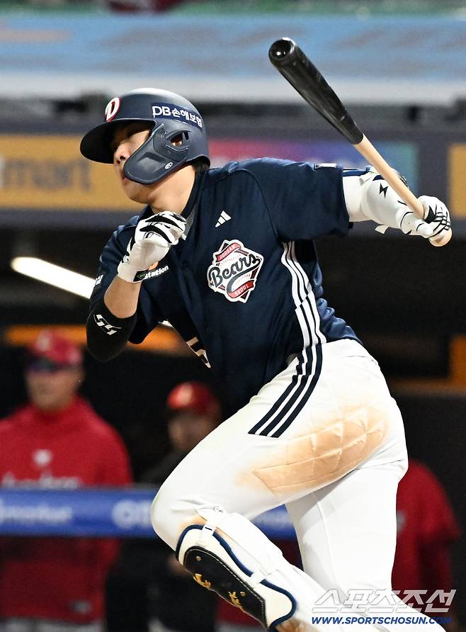 15일 인천SSG랜더스필드에서 열린 SSG와 두산의 경기. 6회초 무사 1,2루 두산 박준순이 안타를 날리고 있다. 인천=박재만 기자 pjm@sportschosun.com/2026.04.15/