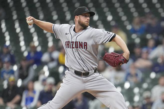 Apr 28, 2026; Milwaukee, Wisconsin, USA; Arizona Diamondbacks pitcher Merrill Kelly (29) delivers  a pitch against the Milwaukee Brewers in the first inning at American Family Field. Mandatory Credit: Michael McLoone-Imagn Images







<저작권자(c) 연합뉴스, 무단 전재-재배포, AI 학습 및 활용 금지>