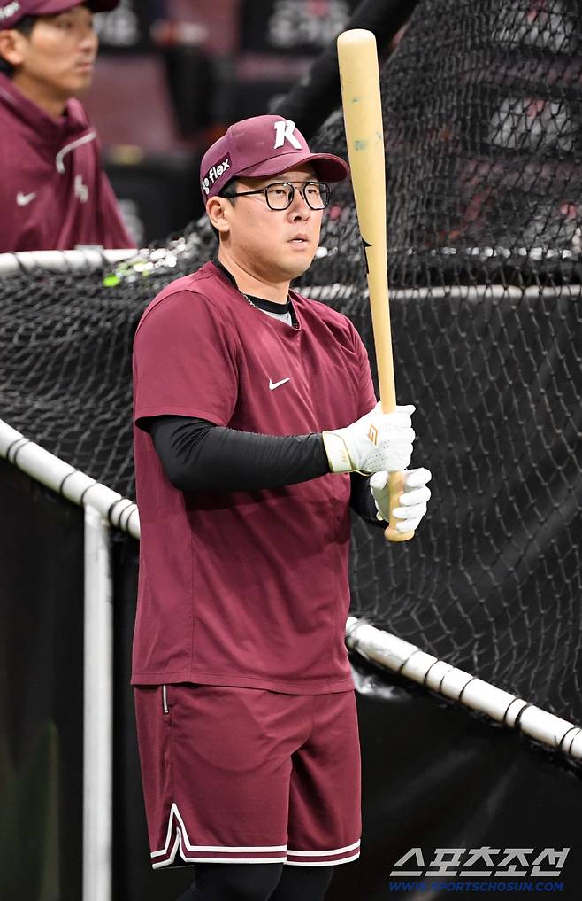 25일 서울 고척스카이돔에서 열린 키움과 삼성의 경기. 키움 안치홍이 몸을 풀고 있다. 고척=박재만 기자 pjm@sportschosun.com/2026.04.25/