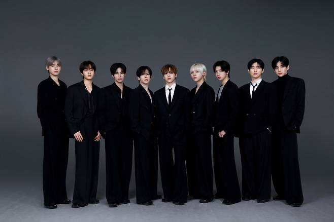 크래비티. 멤버 민희, 태영, 세림, 앨런, 형준, 성민, 원진, 우빈, 정모(왼쪽부터). 사진 제공=스타쉽엔터테인먼트