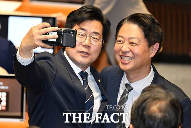 박찬대 인천시장 후보, 김영호 의원과 '찰칵'