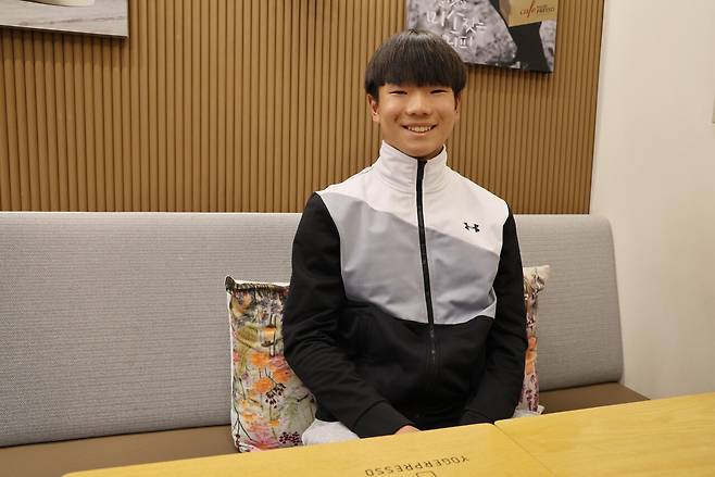 충주중 앞 카페에서 만난 최민건