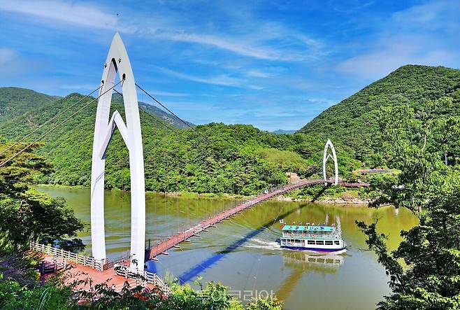 괴산 산막이옛길-연하협구름다리 /사진-괴산군