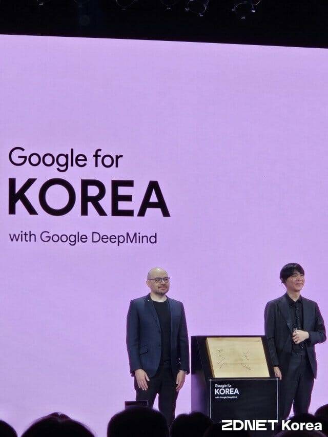 데미스 하사비스 구글 딥마인드 공동 창업자 및 CEO와 이세돌 9단이 29일 서울 중구 웨스틴조선호텔에서 열린 구글 포 코리아 2026 행사에 참석해 바둑판에 서명한 뒤 기념 촬영을 하고 있다. 2026.4.29 (사진=지디넷코리아)