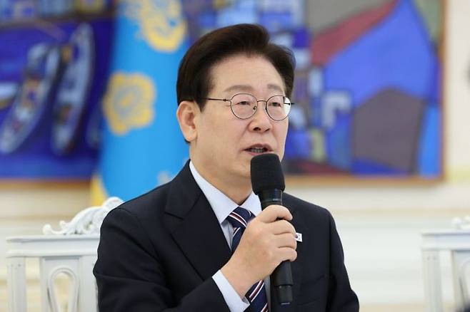 이재명 대통령이 29일 청와대에서 비교섭단체 및 무소속 의원들과 오찬에 앞서 발언하고 있다. 2026.4.29 연합뉴스