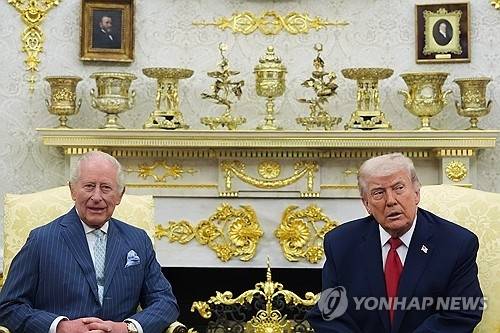 찰스3세 영국 국왕과 도널드 트럼프 미국 대통령. AP 연합뉴스