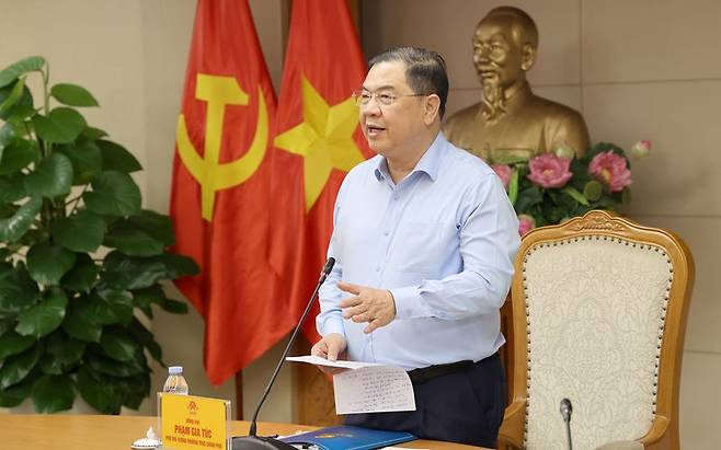 팜 지아 뚝 베트남 상임부총리는 지난 28일 북남 고속철도 및 주요 철도 프로젝트 이행 현황 점검 회의에서 발표하고 있다. 베트남 정부 제공