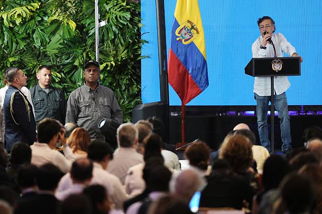 구스타보 페트로 콜롬비아 대통령이 28일(현지시각) 콜롬비아 산타마르타에서 열린 제1차 화석연료로부터의 전환 국제회의에서 발언하고 있다. AP/연합뉴스