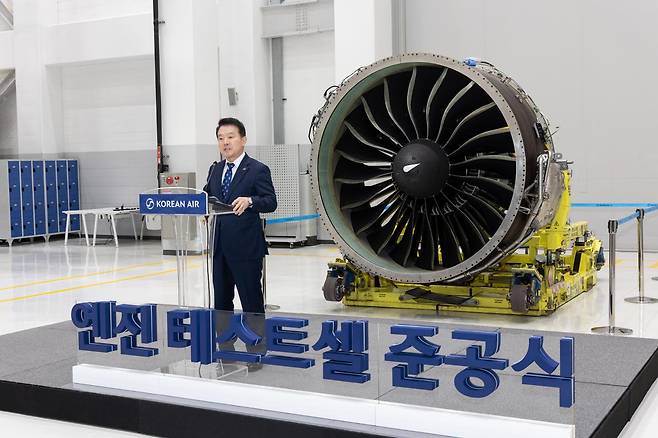지난해 12월 인천 중구 운북지구에서 열린 대한항공 엔진정비공장 제2 엔진테스트셀(ETC) 준공식에서 유종석 안전보건 총괄 겸 오퍼레이션 부문 부사장이 인사말을 하고 있다.