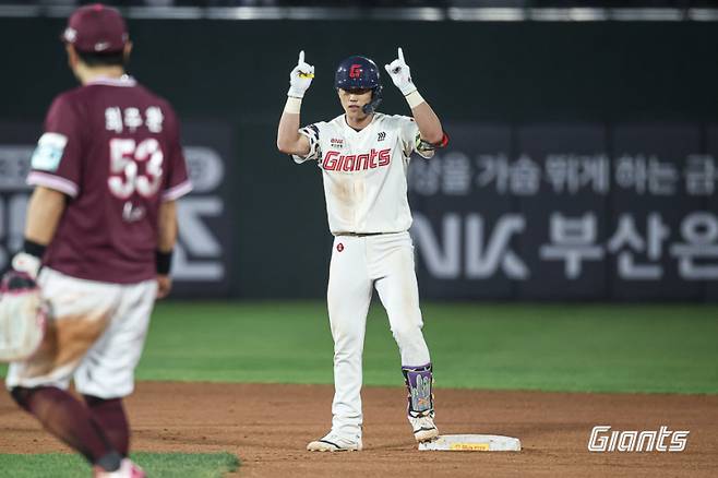 '이적생 복덩이' 전민재(27·롯데 자이언츠)가 반등 발판을 만들었다. 사진=롯데 자이언츠&nbsp;