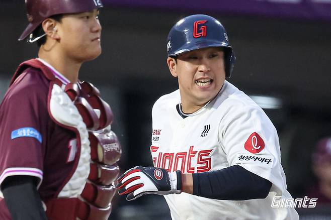 롯데 자이언츠 포수 유강남(34)이 급격한 장타 생산 증가로 무력시위했다. 사진=롯데 자이언츠