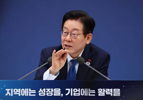 이재명 대통령이 지난해 12월 17일 정부세종컨벤션센터에서 열린 산업부·지식재산처·중소벤처기업부 업무보고에서 발언하고 있다. 연합뉴스
