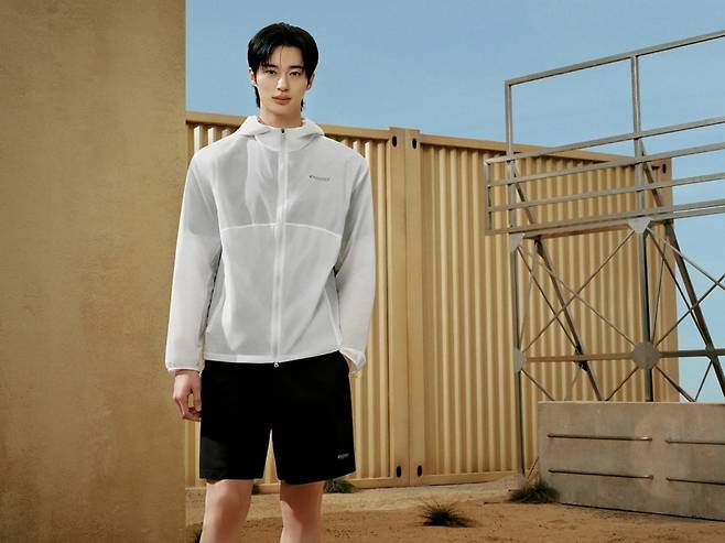 디스커버리 익스페디션이 변우석과 함께한 가볍고 시원한 여름 캠페인 비주얼을 공개했다. /사진=디스커버리