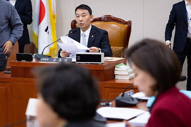 김용민 민주당 의원이 29일 국회 법제사법위원회 법안심사제1소위원회를 진행하고 있다.  /사진=뉴스1