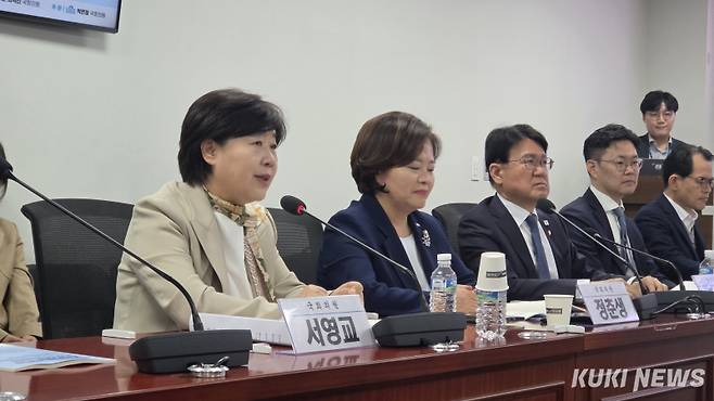 오는 10월 검찰청 폐지와 공소청·중대범죄수사청 출범을 앞두고, 형사소송법 개정 방향을 논의하는 토론회가 29일 국회에서 열렸다. 모두 발언하는 서영교 국회 법제사법위원장. 황인성 기자
