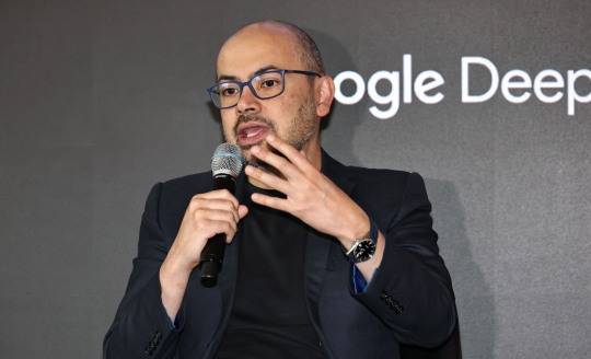 인터뷰하는 허사비스 구글 딥마인드 CEO와 신진서 9단. / 사진=연합뉴스