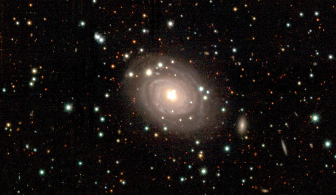 원반형 은하 NGC 5292의 모습. 안정된 원반 구조와 주변 은하들의 분포를 확인할 수 있다.[장서원/정만근(서울대)]