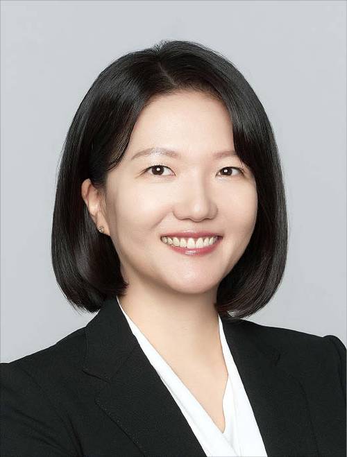 1981년생/ 서울대 지구환경시스템공학과, 언론정보학과/ 연세대 법학전문대학원 석사/ 미국 하버드대 로스쿨 LL.M./ 2012년 법무법인 율촌 변호사/ 2019년 네이버 글로벌 사업지원 책임리더/ 2022년 네이버 사장(현)