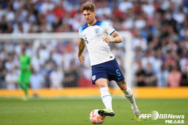 ‘BBC’는 “스톤스가 월드컵에 갈 가능성은 크다. 전제 조건은 건강이다. 완전한 몸 상태라면 선발 출전도 가능한 선수다. 하지만 올 시즌 내내 부상이 이어지고 있다. 그게 가장 큰 문제”라고 바라봤다. 사진=AFPBBNews=News1