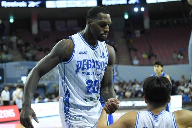 한국가스공사는 라건아 세금에 대해 추가 조치를 취하지 않았다. KCC와 라건아의 소송이 진행 중인 상황에서 큰 움직임을 보이지 않았다. 이미 3000만원의 제재금을 부과했던 KBL은 결국 또 한 번 재정위원회를 개최하게 됐다. 그리고 전보다 더 강한 제재가 내려질 가능성이 있다. 사진=KBL 제공