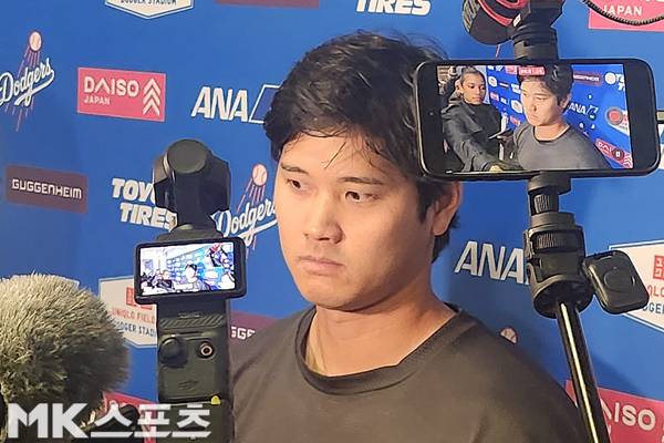 오타니 쇼헤이가 인터뷰를 갖고 있다. 사진(美 로스앤젤레스)= 김재호 특파원