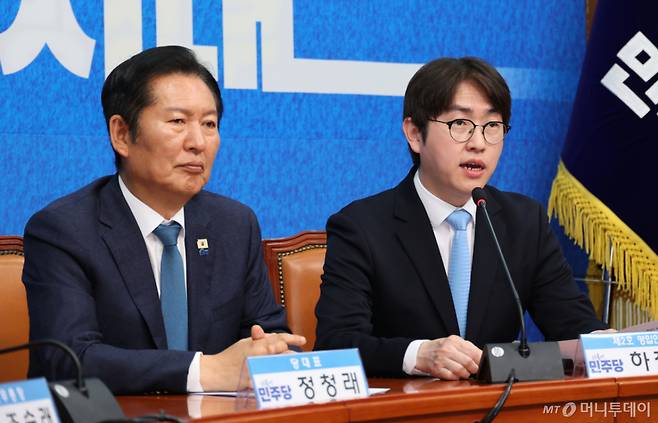 [서울=뉴시스] 김금보 기자 = 하정우 전 청와대 AI미래기획수석이 29일 오전 서울 여의도 국회에서 열린 더불어민주당 2차 인재영입식에서 인사말을 하고 있다. 2026.04.29. kgb@newsis.com /사진=김금보