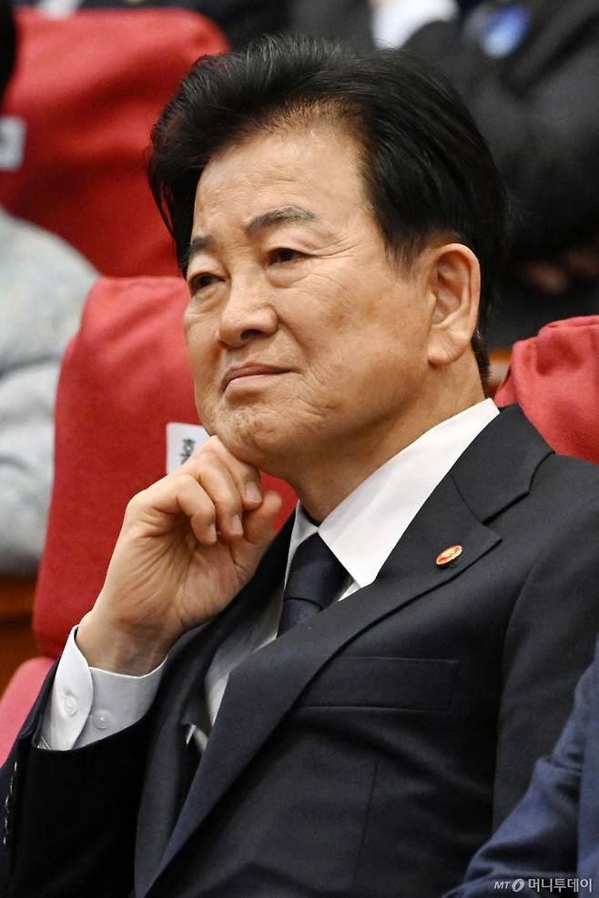 [서울=뉴시스] 김금보 기자 = 정동영 통일부 장관이 27일 오후 서울 여의도 국회 의원회관에서 열린 4.27 판문점 선언 8주년 기념식에 참석해 있다. (공동취재) 2026.04.27. photo@newsis.com /사진=