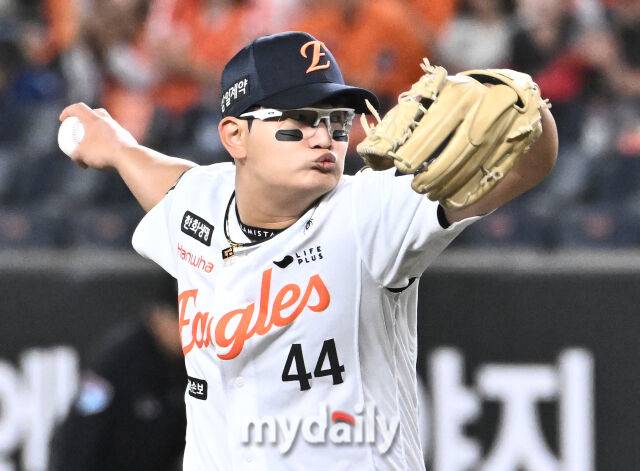 14일 오후 대전 한화생명볼파크에서 진행된 '2026 프로야구 KBO리그' 한화이글스와 삼성 라이온즈의 경기. 한화 김서현이 역투하고 있다./마이데일리