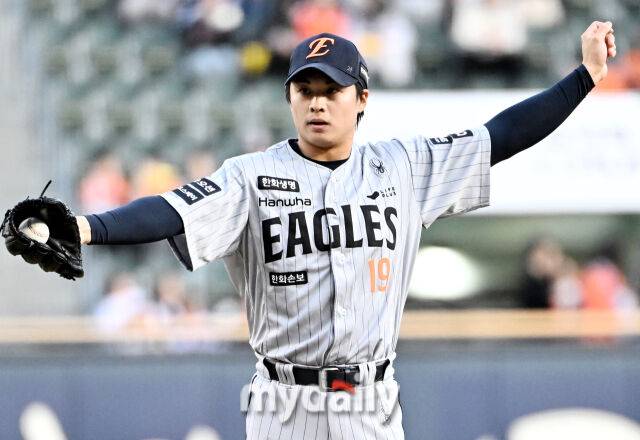 22일 오후 서울 잠실야구장에서 진행된 '2026 프로야구 KBO리그' LG트윈스와 한화이글스의 경기. 한화 왕옌청이 선발등판 하고 있다./마이데일리