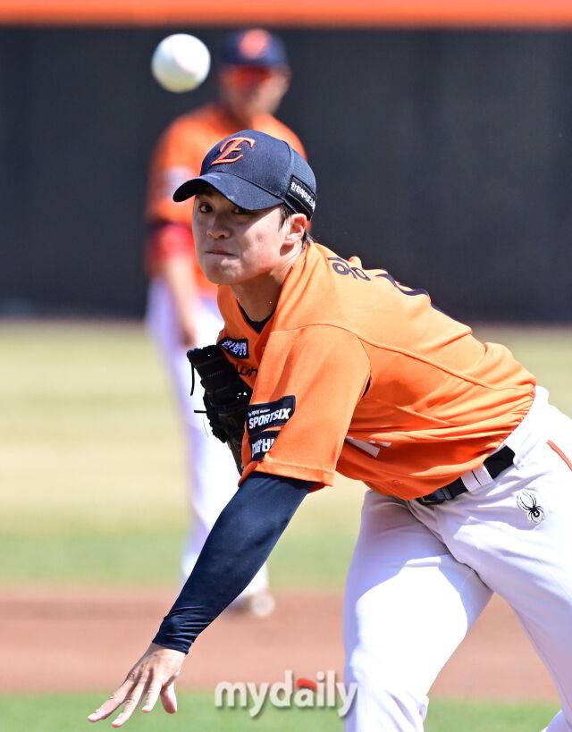 2026년 3월 29일 오후 대전 한화생명볼파크에서 열린 ‘2026 신한 SOL KBO리그' 키움 히어로즈와 한화 이글스의 경기. 한화 선발투수 왕옌청이 역투하고 있다./마이데일리