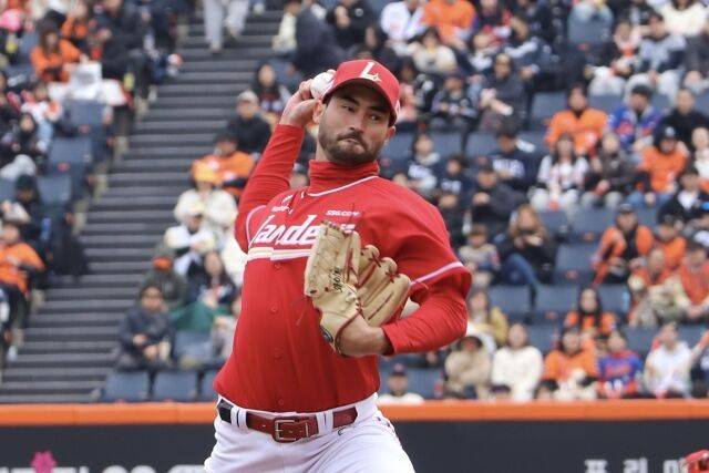 SSG 랜더스 미치 화이트가 4이닝만 소화하고 내려갔다./SSG 랜더스