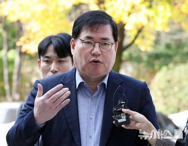 [안양=뉴시스] [서울=뉴시스] 김혜진 기자 = 유동규 전 성남도시개발공사 기획본부장이 내일 구속기한 만료로 석방돼 불구속 상태에서 재판을 받게 된다. 사진은 유 전 본부장 (공동취재) 2026.04.29. photo@newsis.com