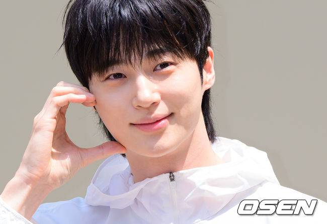 변우석, 달달한 눈빛