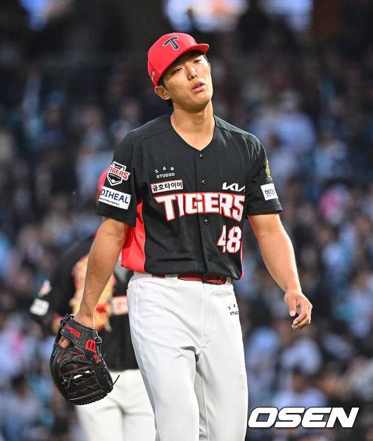 [OSEN=창원, 이석우 기자] 29일 창원NC파크에서 2026 신한 SOL KBO 리그 NC 다이노스와 KIA 타이거즈의 경기가 열렸다. 홈팀 NC는 구창모가, 방문팀 KIA는 이의리가 선발 출전했다. KIA 타이거즈 이의리가 1회말 2실점 후 아쉬워하고 있다. 2026.04.29 / foto0307@osen.co.kr