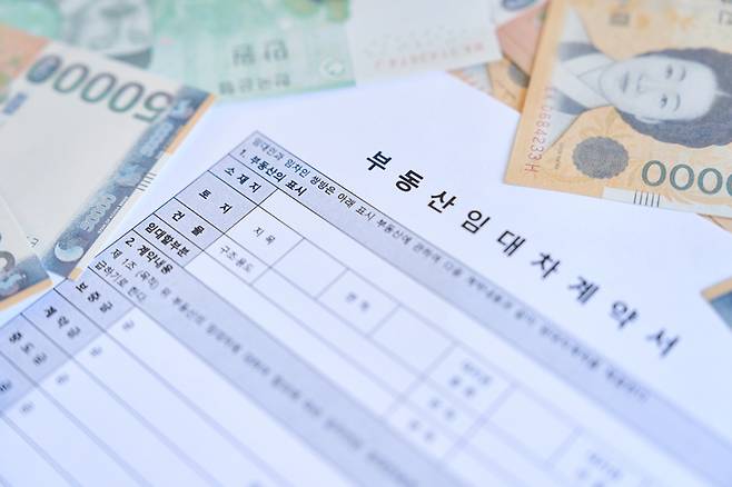 3년 전과 비교해 서울 전세 매물이 구별로 최대 92% 이상 급감하고 보증금이 평균 1억1000만 원 상승하면서, 임차인들의 주거비 부담과 매물 고갈에 따른 선택권 제한이 심화되고 있다. 게티이미지뱅크