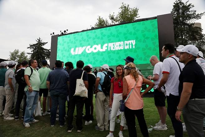 LIV골프 멕시코 대회에 몰린 관중.