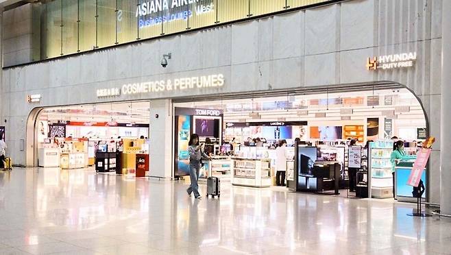 28일 문을 연 현대면세점&nbsp;인천공항 DF2 구역&nbsp;ⓒ연합뉴스