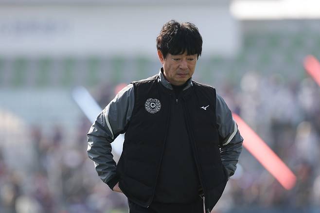 올 시즌 K리그2선 개막 9경기 만에 임관식 충남아산 감독, 김병수 대구 감독(사진), 박동혁 전남 감독이 지휘봉을 내려놨다. 종전보다 승격의 문이 넓어진 게 각 구단들의 사령탑 교체를 가속한 것으로 보인다. 사진제공│한국프로축구연맹