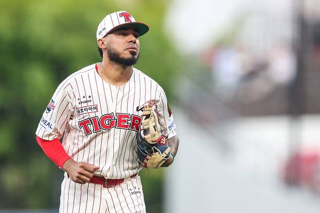 KIA가 왼쪽 햄스트링 부분 손상으로 6주 이탈한 해럴드 카스트로의 대체 외국인 타자를 찾는다. 사진제공｜KIA 타이거즈