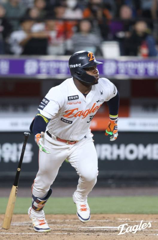 ▲ 2024년 한 차례 실패를 겪었던 페라자지만, 올 시즌 최정상급 공격 성적을 거두며 한화의 선택이 틀리지 않았음을 입증하고 있다 ⓒ한화이글스