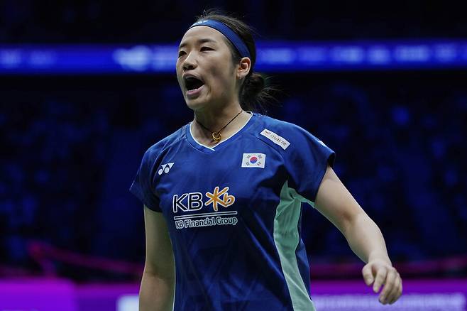 ▲ 한국 여자 배드민턴 대표팀은 지난 2월 아시아단체선수권대회에서 사상 첫 우승을 합작해 절정의 기세를 유지하고 있다. 아울러 '에이스' 안세영(사진)이 최근 2~3년 새 차원이 다른 거인으로 진화했다. 안세영은 지난 12일 폐막한 아시아선수권에서 여자단식 정상에 올라 올림픽과 세계선수권, 아시안게임에 이어 아시아선수권까지 석권하는 '커리어 그랜드슬램'을 달성했다. 여기에 세계 18위 김가은과 20위 심유진 등 단식 준척 자원이 여제 뒤를 떠받치고 있다. ⓒ 연합뉴스