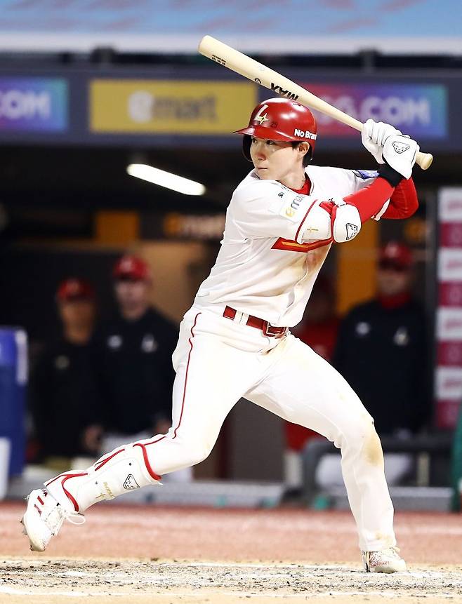 ▲ 올 시즌 절정의 타격으로 숱한 화제를 만들어내고 있는 SSG 박성한 ⓒSSG랜더스