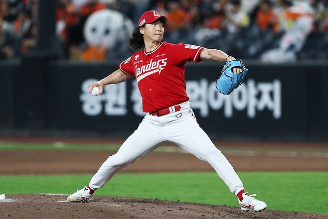 29일 오후 대전 한화생명 볼파크에서 열린 '2026 신한 SOL KBO리그' SSG 랜더스와 한화 이글스의 경기, SSG 문승원이 공을 힘차게 던지고 있다. SSG 랜더스