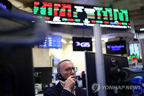 뉴욕증권거래소의 트레이더 [AFP 연합뉴스 자료사진. 재판매 및 DB 금지]