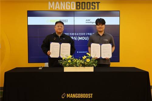 에임인텔리전스·망고부스트 MOU 망고부스트 김장우 대표(왼쪽)와 에임인텔리전스 유상윤 대표(오른쪽)가 업무협약(MOU)을 체결하고 있다. [에임인텔리전스 제공. 재판매 및 DB 금지]