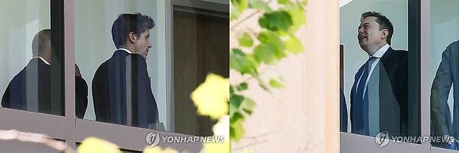 재판 출석한 올트먼과 머스크 샘 올트먼 오픈AI 최고경영자(CEO·왼쪽)와 일론 머스크 테슬라 CEO가 28일(현지시간) 미국 캘리포니아 북부연방지법 오클랜드지원에서 열린 재판의 휴정 시간에 법원 건물 복도를 걷고 있다. [로이터·AP=연합뉴스]