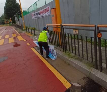 용인특례시가 하반기 불법현수막 시민수거단을 모집한다.&nbsp;사진=용인시
