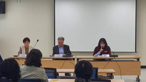 '경남 기후 위기 인식조사 결과 발표 간담회'가 30일 오후 2시 창원시 의창구 사림동 경남도의회 4층 문화강좌실에서 열리고 있다. /경남기후위기비상행동